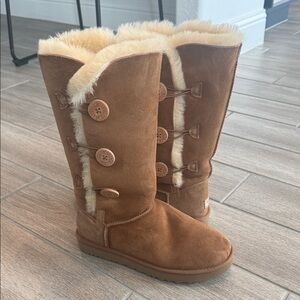 UGG Women's Bailey Button Triplet II
